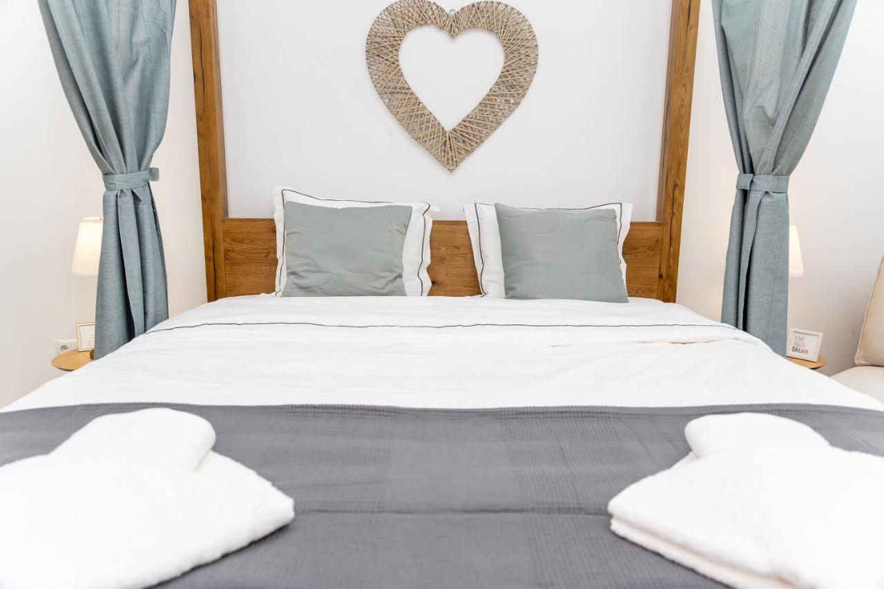 Regal Retreat Intimate Elegance Near Schoenbrunn Palace ウィーン エクステリア 写真