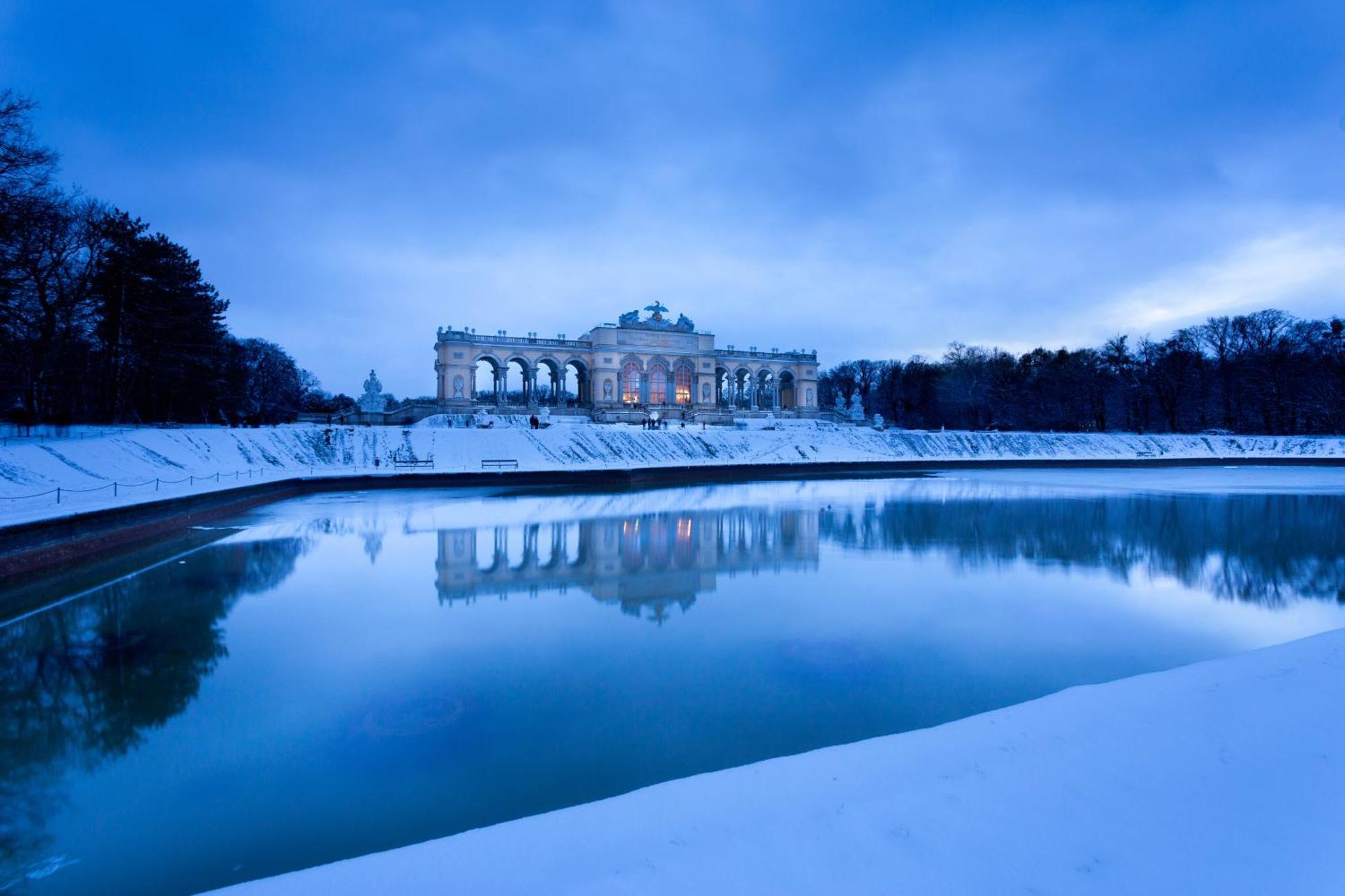 Regal Retreat Intimate Elegance Near Schoenbrunn Palace ウィーン エクステリア 写真
